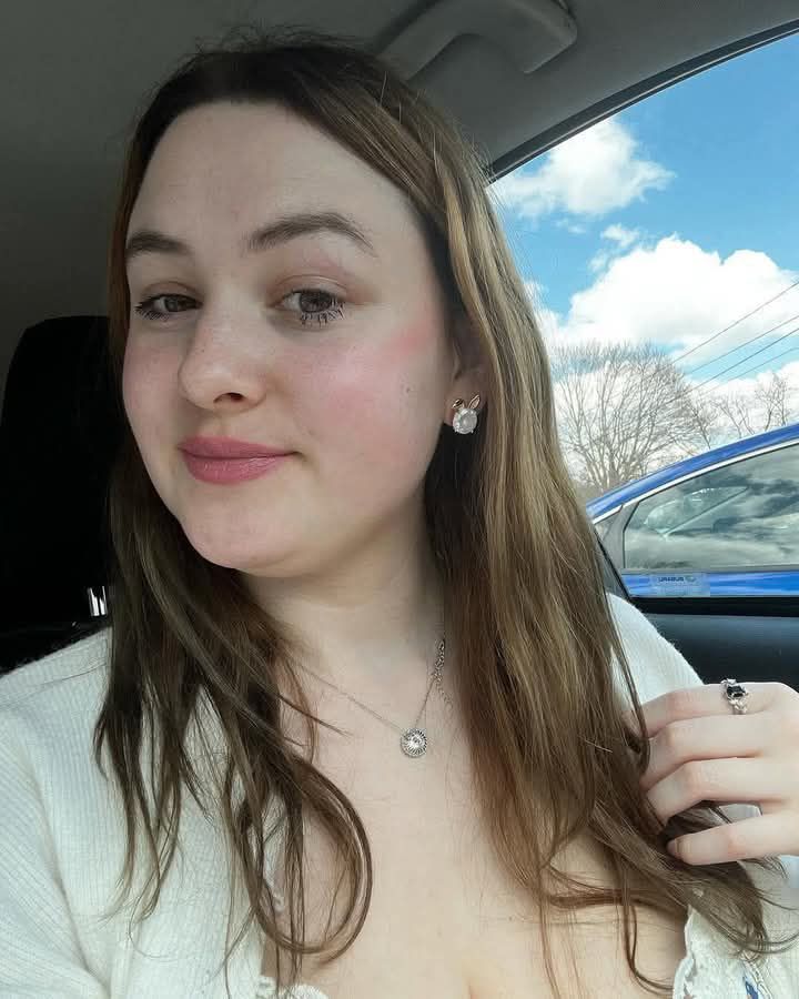 Willow Anderson From United States